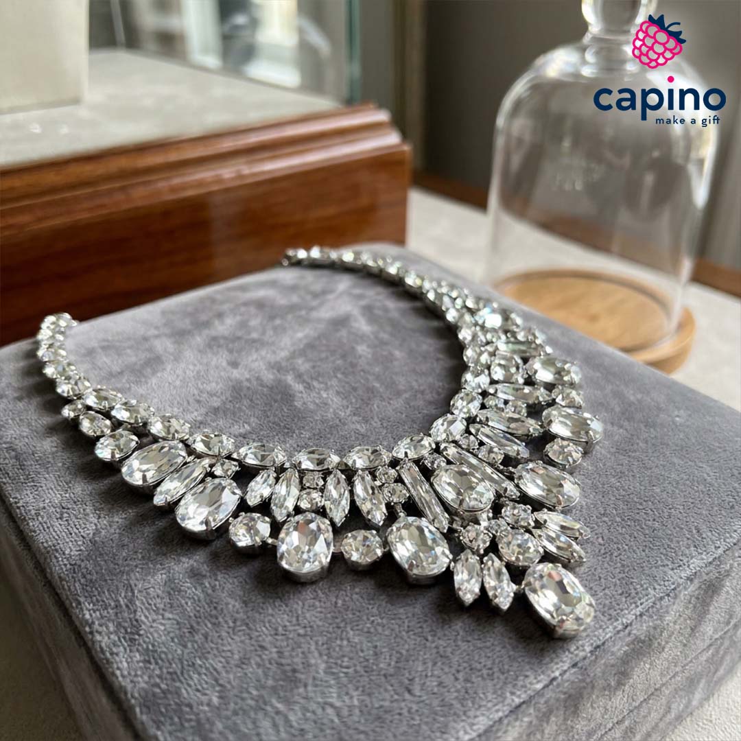 3 снимка на колие с кристали Swarovski